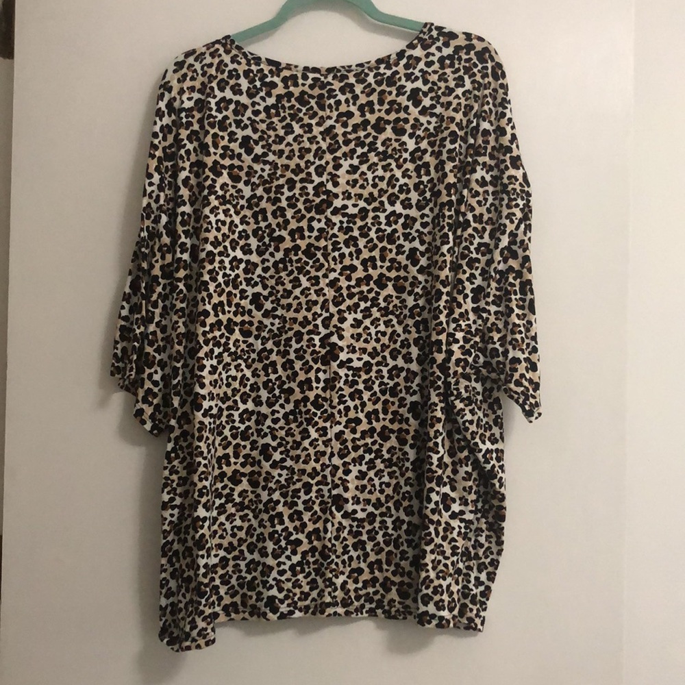 Beautiful Leopard Print Top - Picture 4 of 6